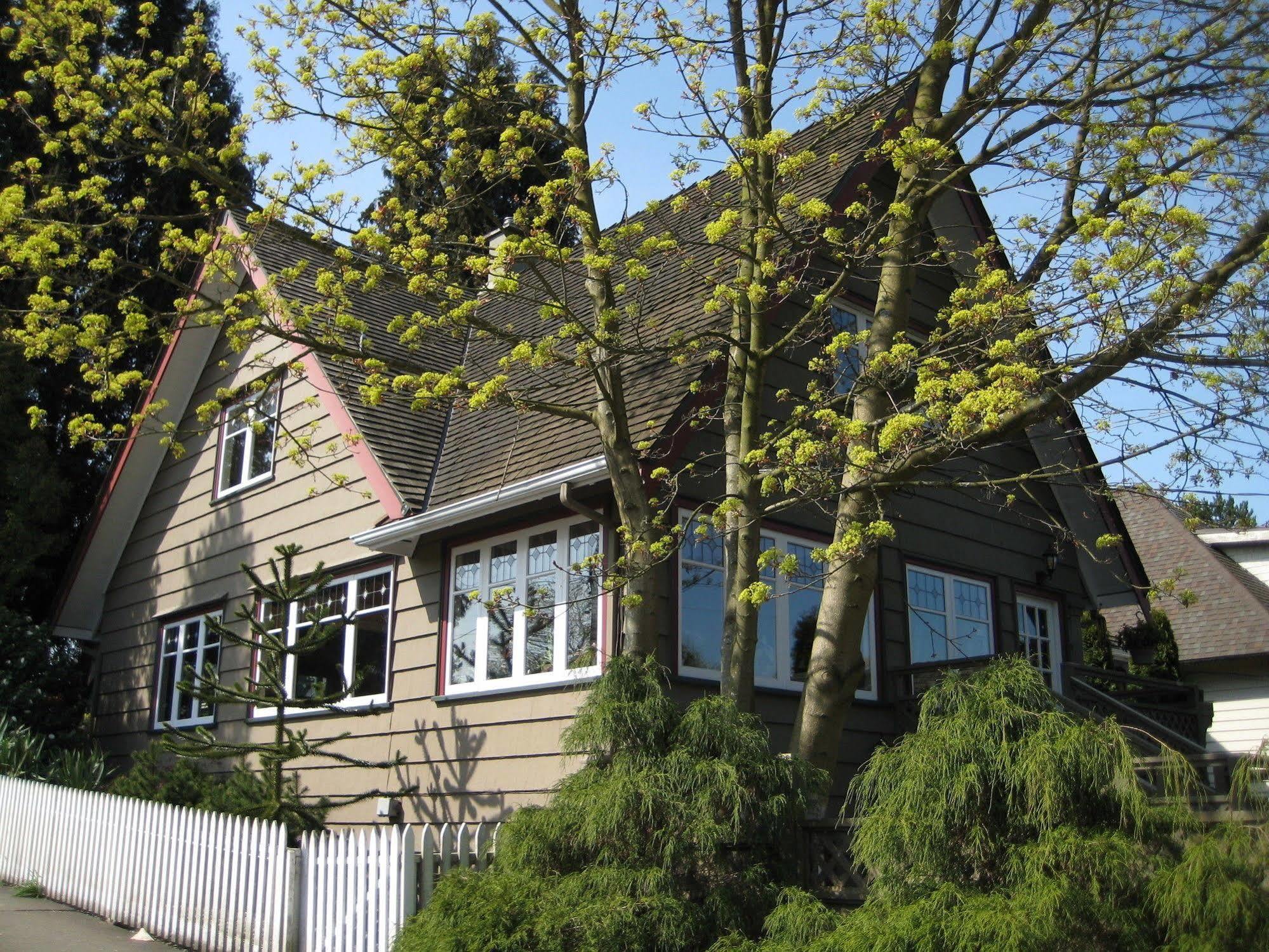 Point Grey Guest House แวนคูเวอร์ ภายนอก รูปภาพ